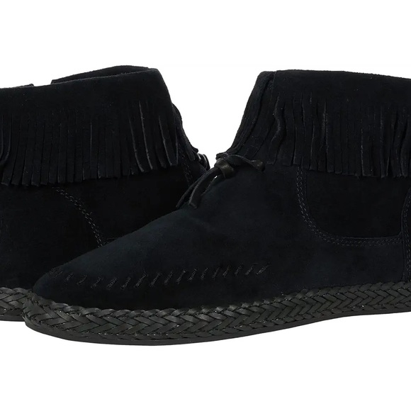 UGG Shoes - NWT UGG Size 9.5 Kennadi 🖤 Black Suede